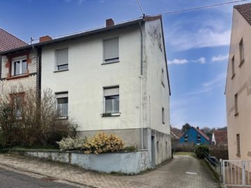 kleines EFH mit Garten und Garage, 66125 Saarbrücken, Einfamilienhaus
